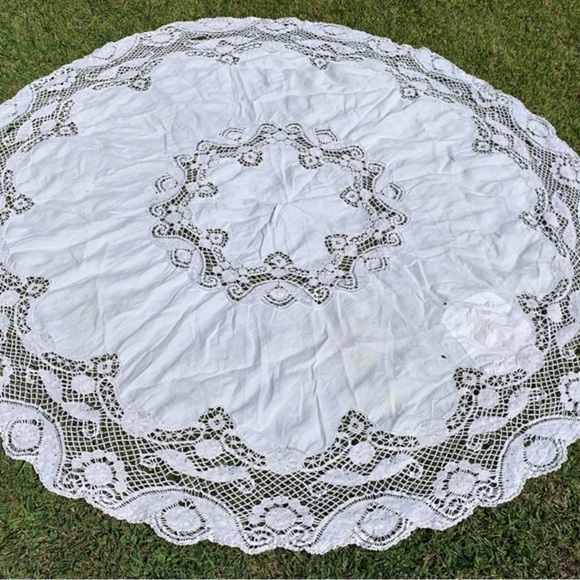 Vintage table cloths - Picture 1 of 6